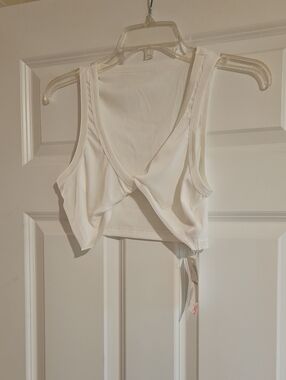 Women’s White Twist-Front Ribbed Crop Tank